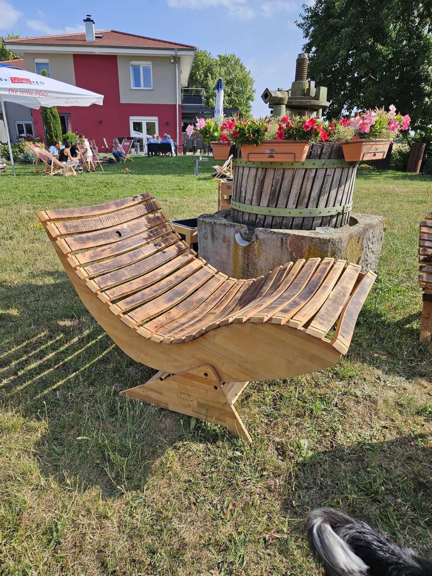 Gartenliege  aus Weinfass